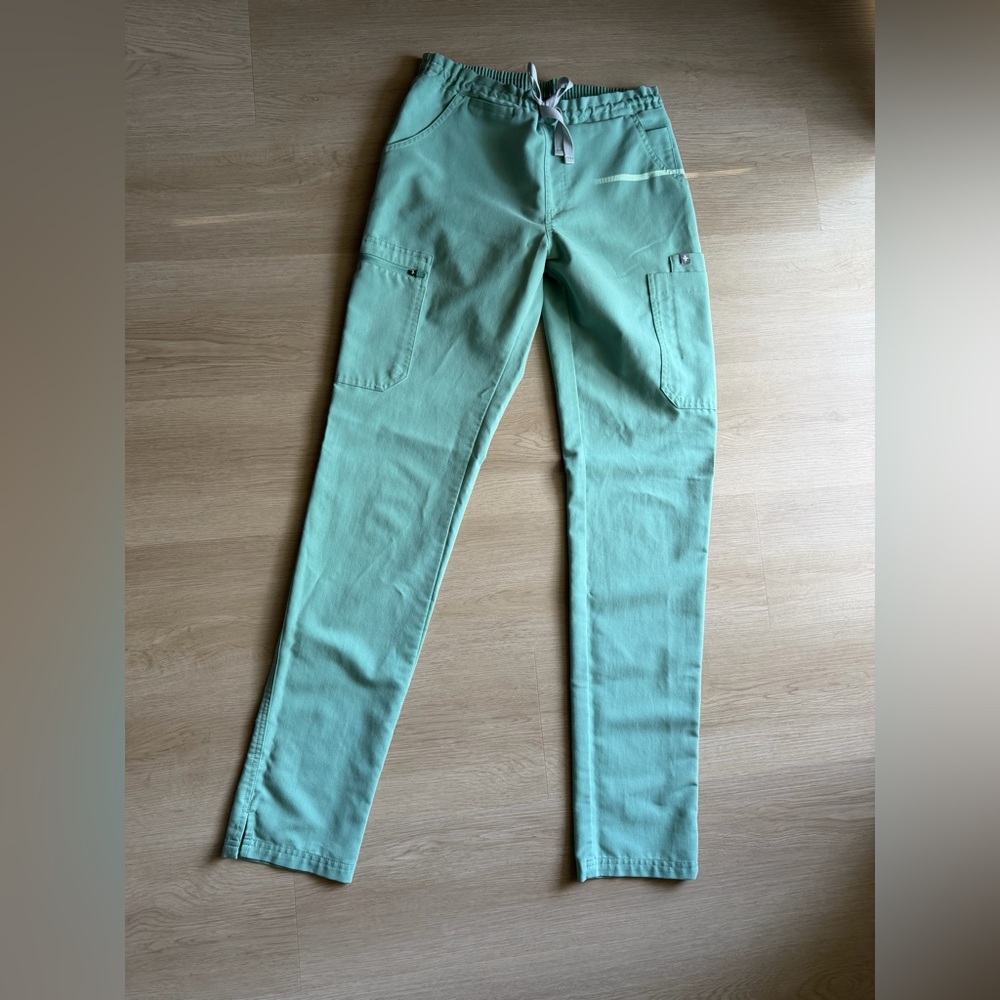 Figs Sea glass Yola skinny scrub pants (mint green)